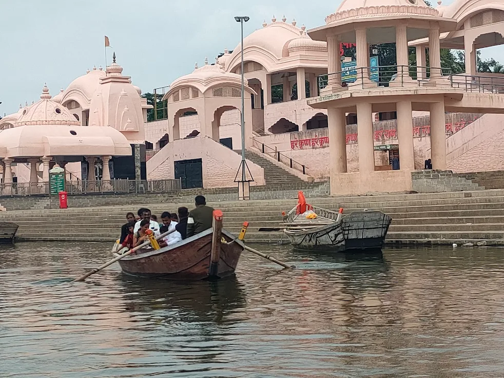 Clean and hygienic rooms at Shri Sant Gajanan Maharaj Sansthan Pandharpur